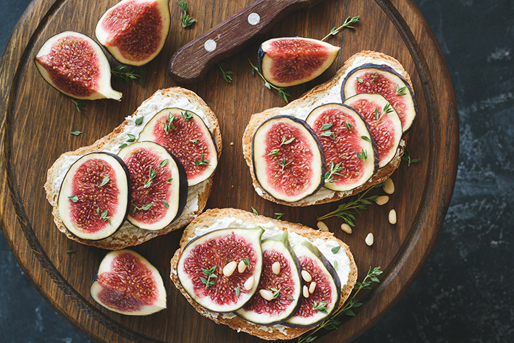 I consigli di Paolo Gramaglia: pane e fichi schiacciati del Cilento - I consigli per una merenda sana Dallo spuntino alla ricetta gourmet