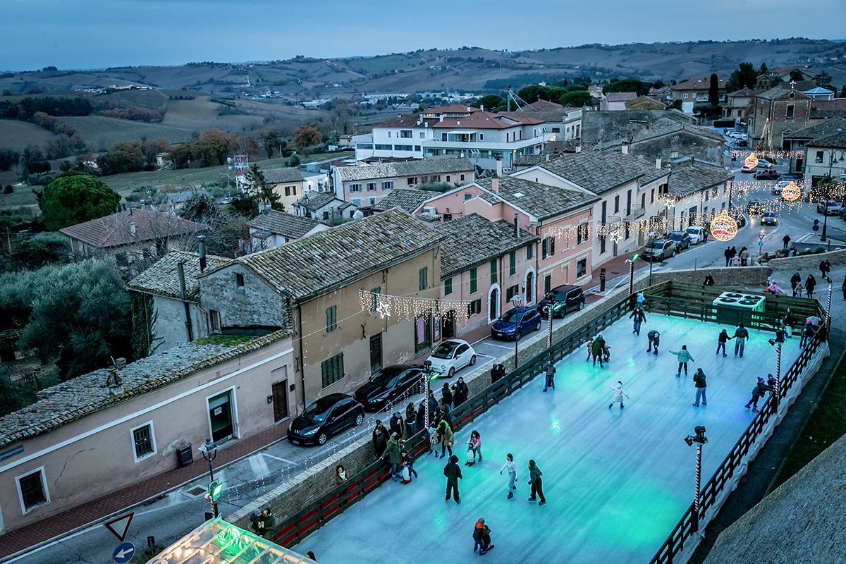 Il Natale nel borgo marchigiano di Corinaldo incanta fino al 6 gennaio Il Natale nel borgo marchigiano di Corinaldo incanta fino al 6 gennaio