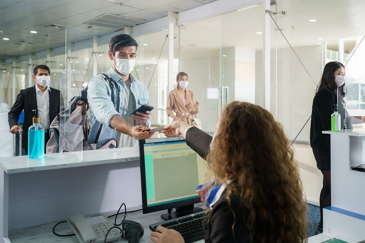 Per volare all'estero serve la certificazione vaccinale