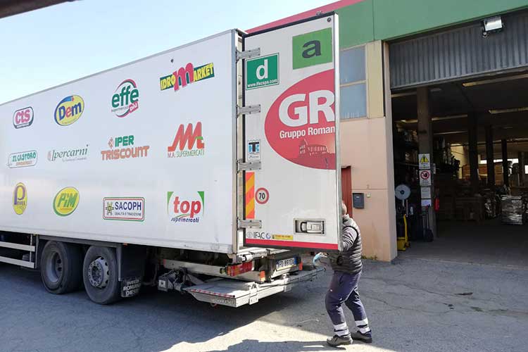 La catena di distribuzione aveva gi&agrave; fatto una donazione di 200mila euro allo Spallanzani - Dai supermercati Gros 50mila euro alla Caritas di Roma