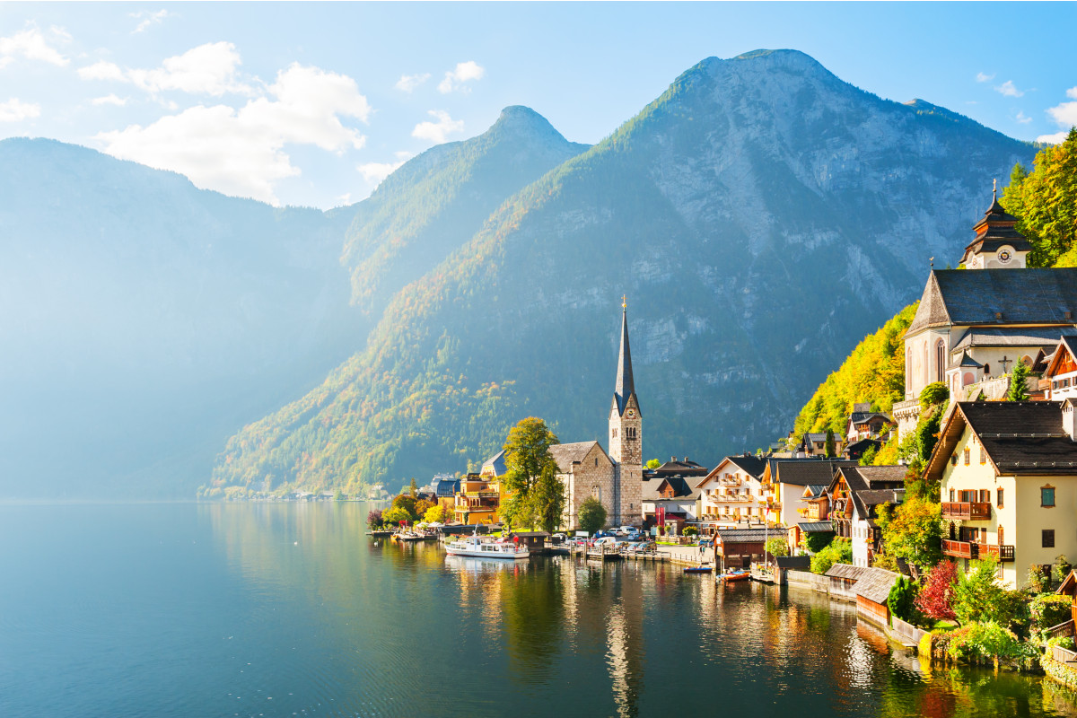 Hallstatt, il borgo gioiello dell'Austria Contro turisti molesti a Hallstatt paese di Frozen barriere anti-selfie