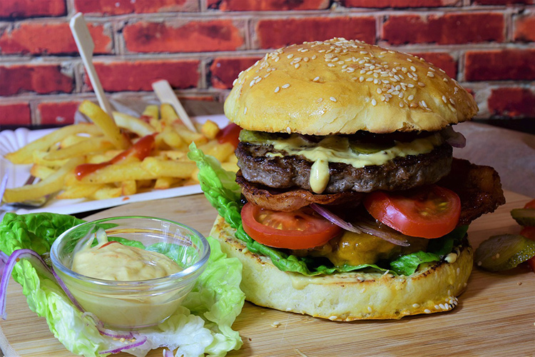 Hamburger, sushi, kebab I piatti stranieri più amati in Italia