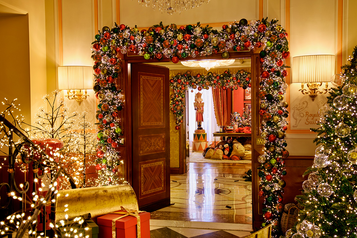 I migliori allestimenti natalizi 2025 degli hotel: Castiglion del Bosco