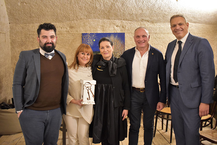 Fabio Di Pietro (F&B manager 5-Hats), Antonella Passione, Antonietta Tummolo (presidente Vis Artis), Emanuele Frascella (marito di Antonella Passione), Andrea Pilotti (ad 5-Hats) (I Maestri raccontano... Il Premio Follia Creativa)