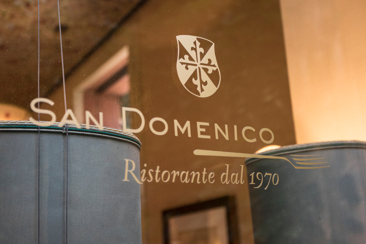 L'insegna del San Domenico di Imola Il San Domenico di Imola festeggia 52 anni rinnovando le cucine L'insegna del San Domenico di Imola Il San Domenico di Imola festeggia 52 anni rinnovando le cucine