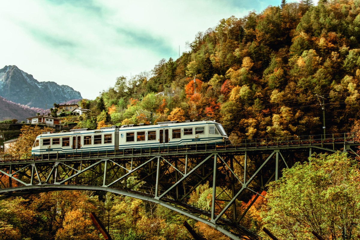 Il treno del foliage. Foto: Intragna Zug Switzerland Tourism Rob Lewis Escursioni da non perdere nel variopinto autunno ticinese Il treno del foliage. Foto: Intragna Zug Switzerland Tourism Rob Lewis Escursioni da non perdere nel variopinto autunno ticinese