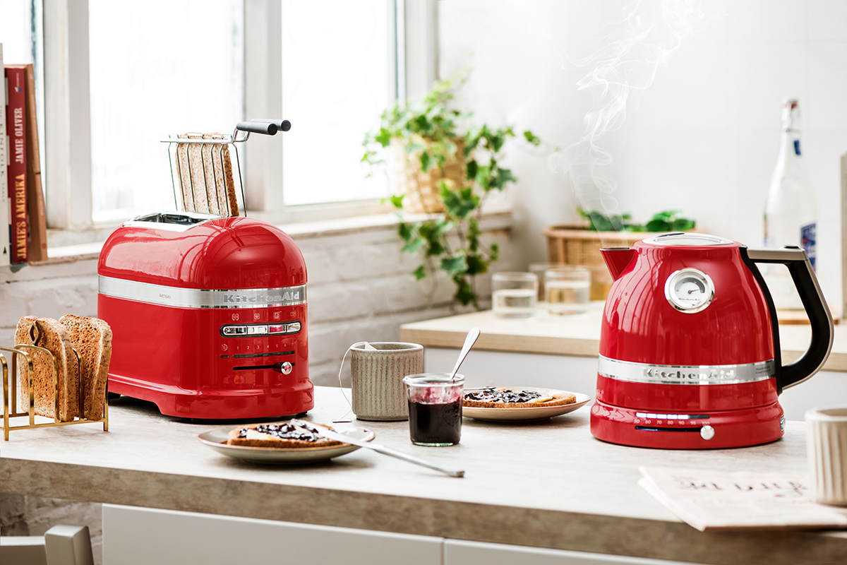 Bollitore e tostapane Artisan di KitchenAid Il duo imbattibile per la colazione? Bollitore e tostapane Artisan di KitchenAid
