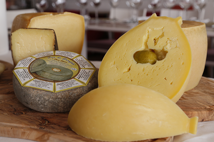 La provola dei Nebrodi punta alla Dop Verticale di 5 stagionature a Taormina