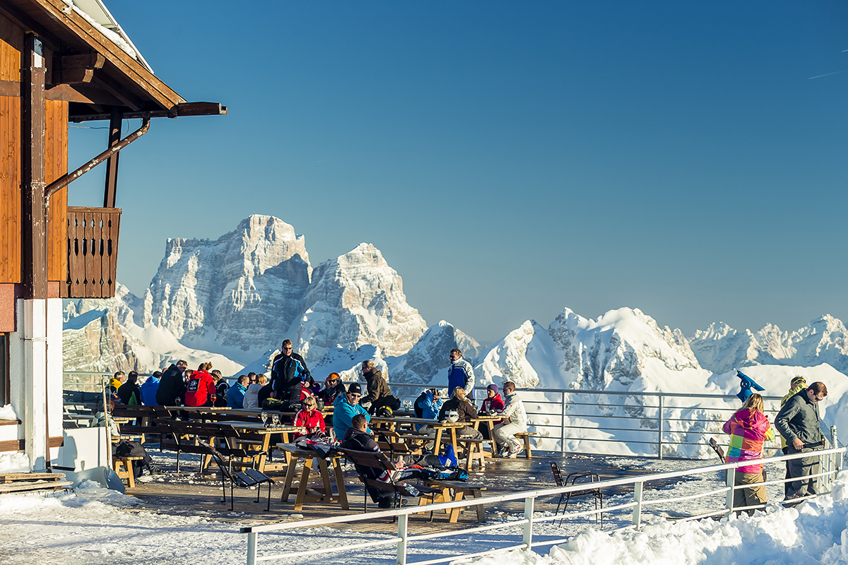 Cortina, pista con vista dalle terrazze dei più gustosi rifugi