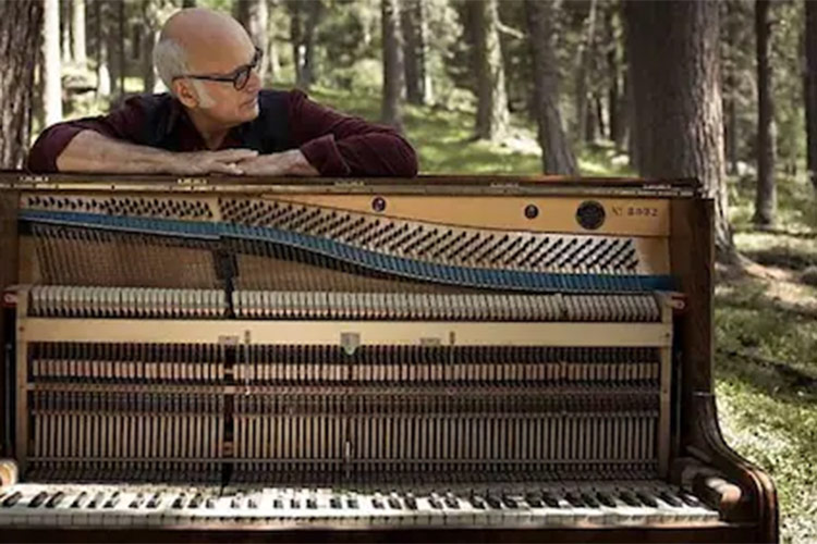 Ludovico Einaudi al Parco rurale dell'Alta Murgia - foto: Il Sole 24 Ore Ludovico Einaudi al Parco rurale dell'Alta Murgia - foto: Il Sole 24 Ore
