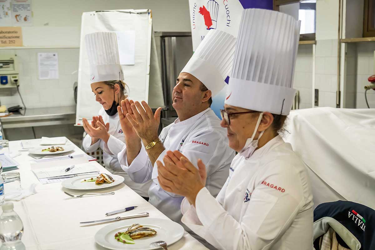 La giuria. Da sinistra: Marialuisa Lovari, Antonio Ciotola e Debora Fantini Entusiasmo e partecipazione al 1° Contest Ragazzi Speciali della Regione Marche