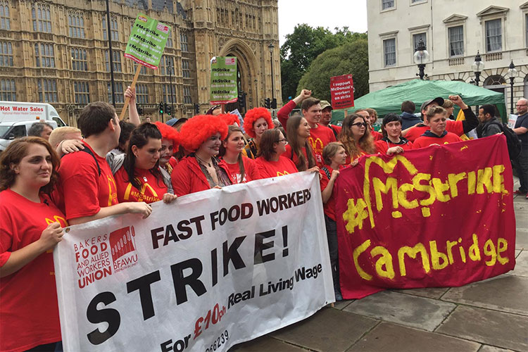 McDonald's, sciopero dei dipendenti Le prime proteste anche a Roma e Milano