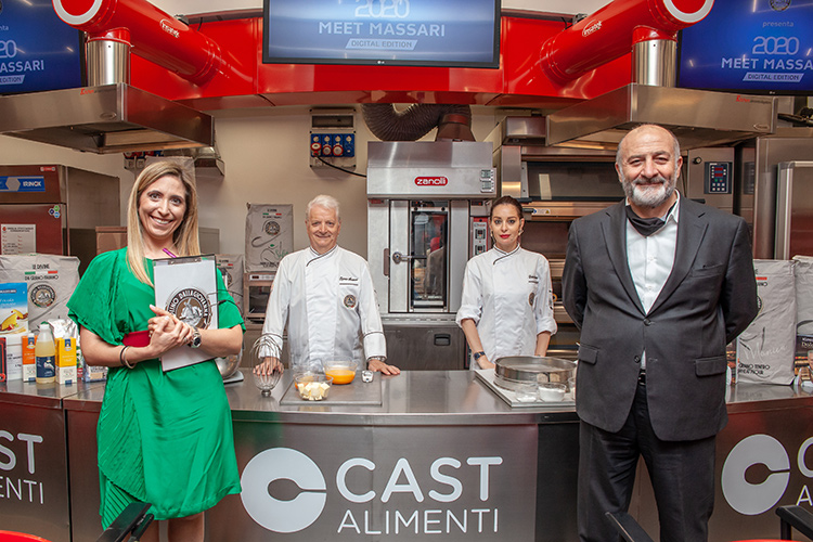 Sabrina Dallagiovanna, Iginio Massari, Debora Massari e Vittorio Santoro (foto: Carlo Fico) - Meet Massari conquista il web Torte e panettone protagonisti