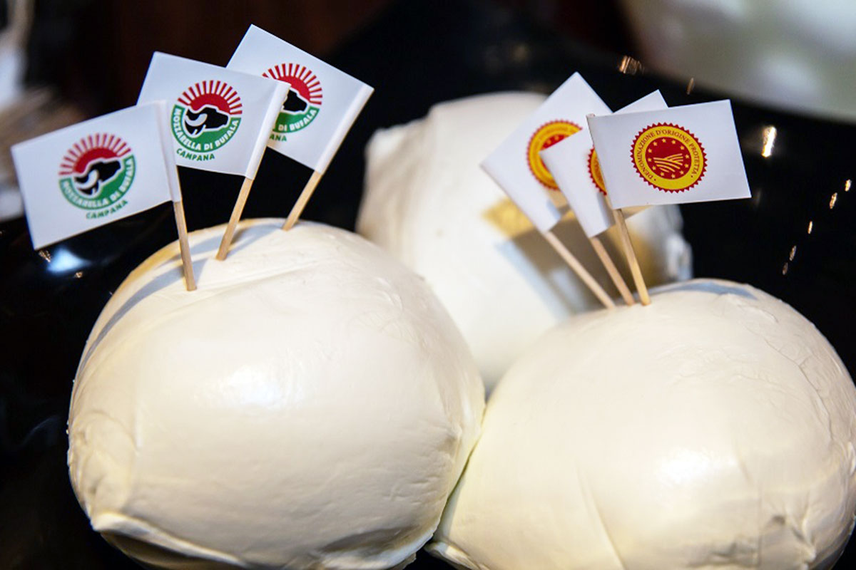 Mozzarella di Bufala Campana 40 anni il Consorzio, 25 la Dop