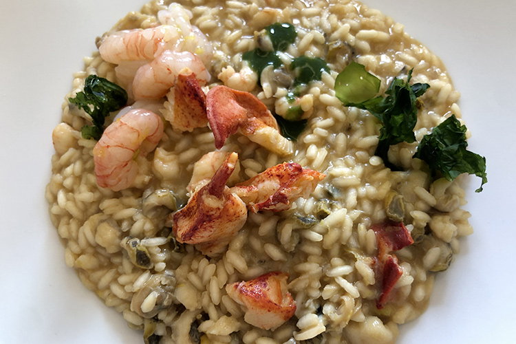 Risotto con maruzzielli, telline, vongole, gamberi di Nassa, gamberi rossi e tocchetti di astice (Il Neapolitan style del Gar&ograve; Per Gramaglia un &laquo;ritorno a casa&raquo;)