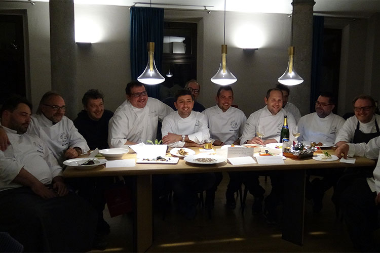 I cuochi Chic duettano con Nespresso Il caff&egrave; al centro del piatto e del bicchiere