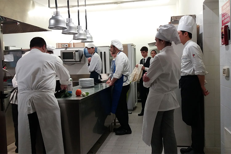 I cuochi Chic duettano con Nespresso Il caff&egrave; al centro del piatto e del bicchiere