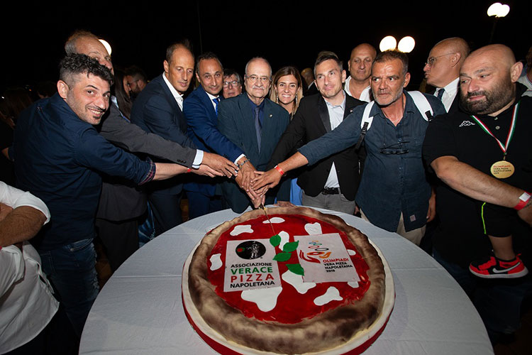 La festa che ha chiuso le Olimpiadi (Olimpiadi Vera Pizza Napoletana A Napoli il medagliere &egrave; tricolore)