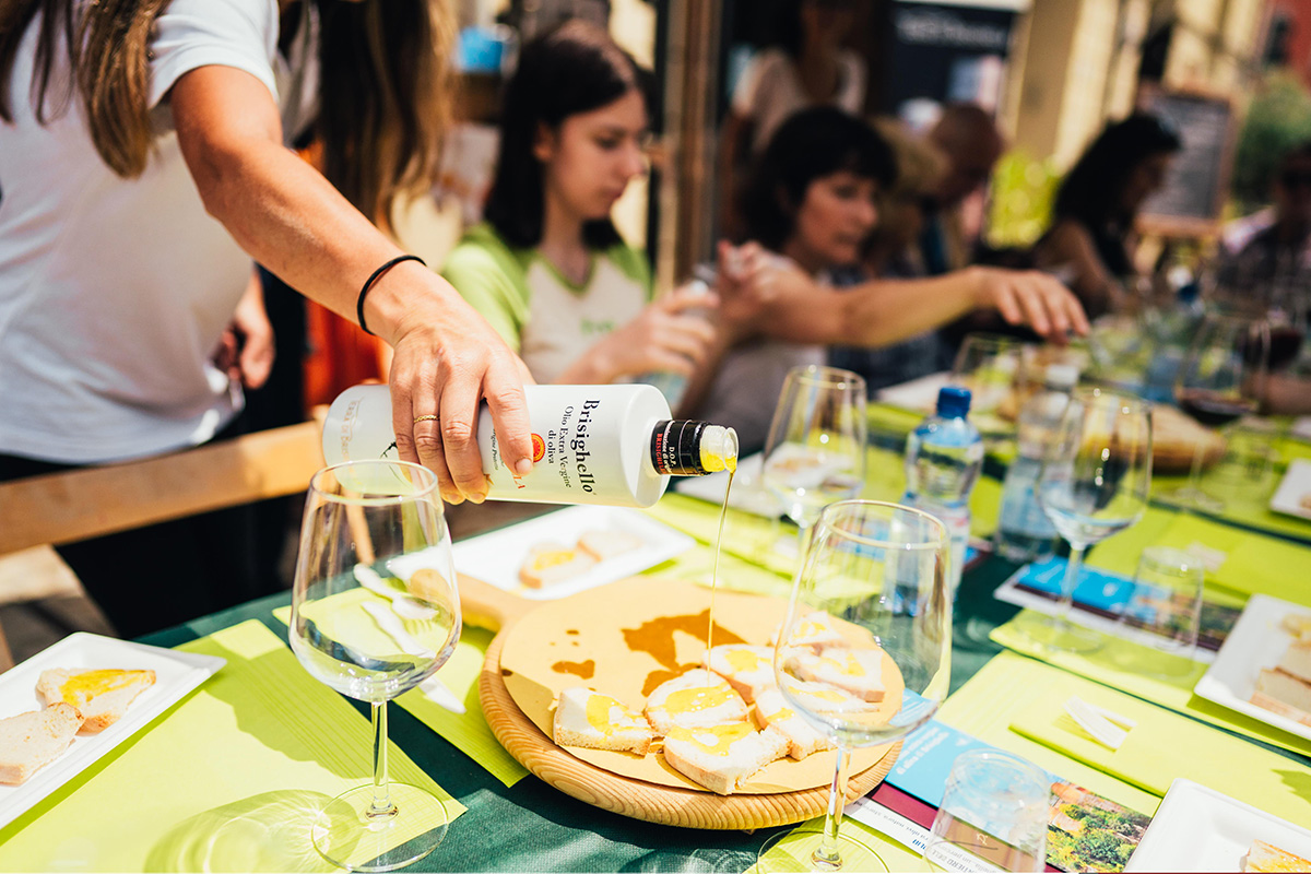 Brisighella, patria dell'olio extravergine di oliva Brisighella Dop Da Firenze a Ravenna a bordo del Treno di Dante