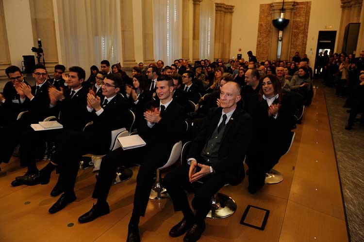 (Oltre i gesti Ruolo e futuro della sala al ristorante)