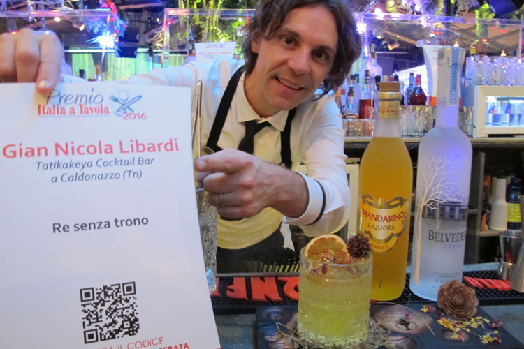 Gian Nicola Libardi - All'Otel Variet&egrave; show dei barman Gusto, colore e passione nei cocktail