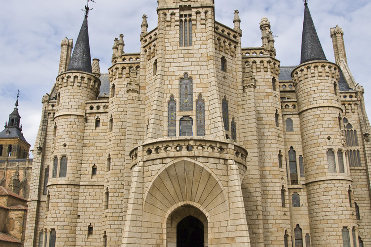 Palacio Episcopal, Astorga, León. Foto: Visit Spain Cammino di Santiago, in marcia anche la gola con il passaporto gastronomco