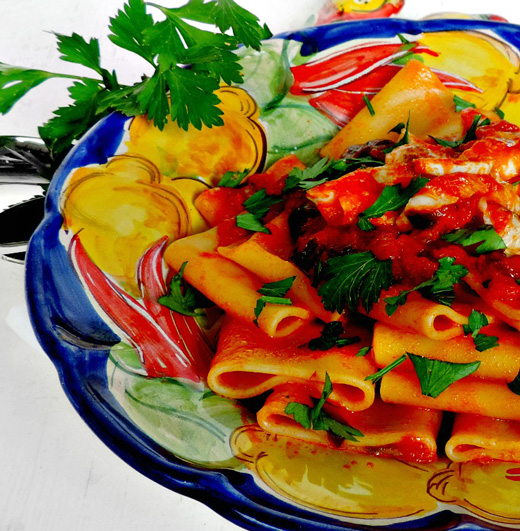 Paccheri al sugo di pesce Paccheri al sugo di pesce