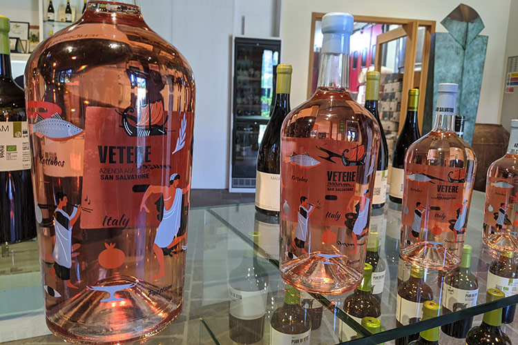 Il Vetere, rosato da uve Aglianico, nel suo packaging limited edition
