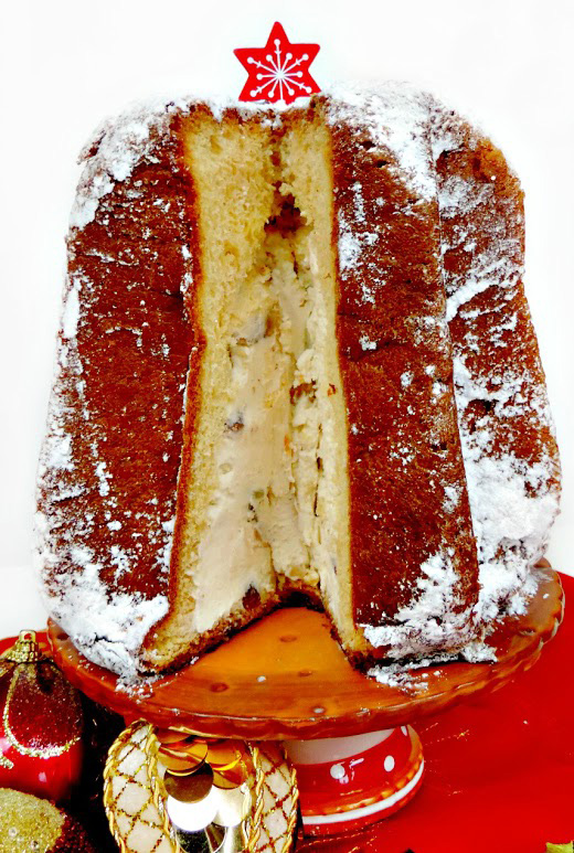 Il pandoro farcito, dolce classico di Natale Il pandoro farcito, dolce classico di Natale