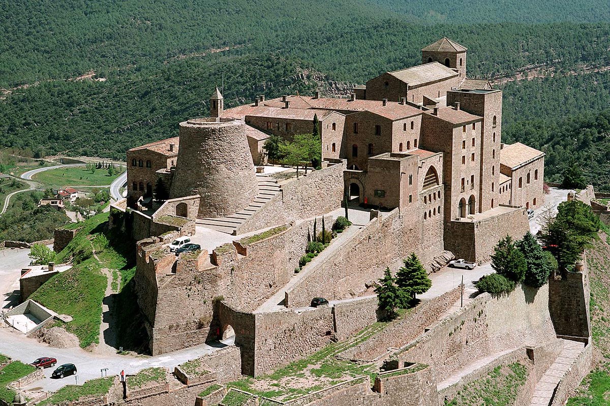 Castell de Cardona. Fonte: Wikipedia Non credi ai fantasmi? Prima di dirlo, dormi in uno di questi hotel!