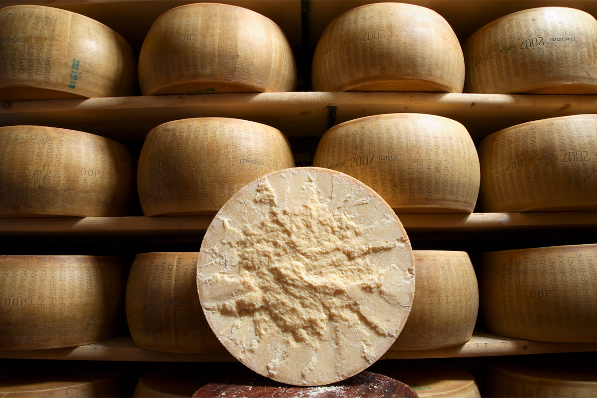 [Parmigiano Reggiano], vendite aumentate nel 2021 ( 8,2%). Ora si punta su una crescita forte e di lungo periodo