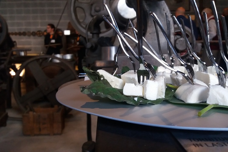 Pentole Agnelli e Slow Food insieme presentano la Guida Osterie d'Italia 2017