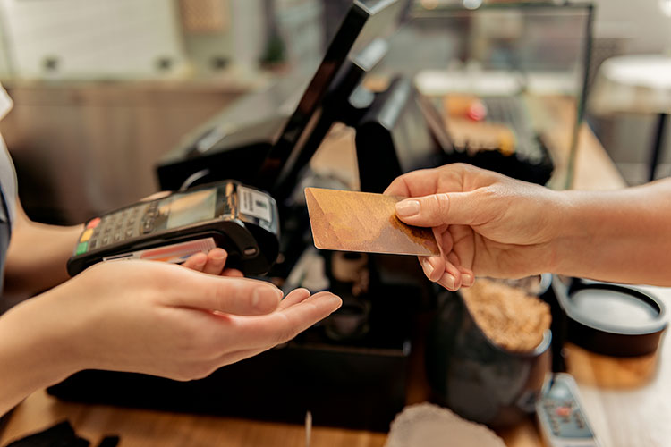 Nel decreto legge di agosto, un'agevolazione per bar e ristoranti - Ristoranti, nel decreto di agosto il bonus per pagamenti col Pos