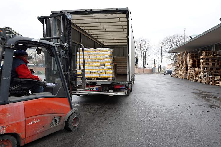 Molini Pivetti dona 260 quintali di farina alla Caritas Molini Pivetti dona 260 quintali di farina alla Caritas