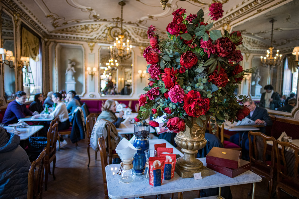 Aperitivi “da nobili” allo storico caffè Platti di Torino Aperitivi “da nobili” allo storico caffè Platti di Torino