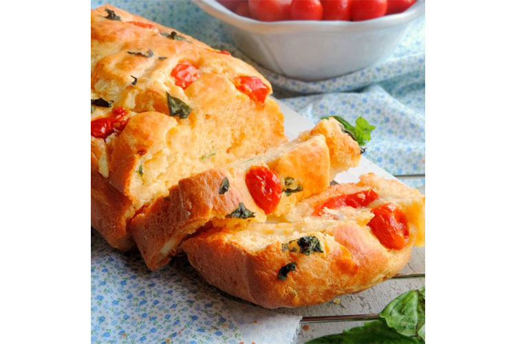 Plumcake salato pomodorini e provola Plumcake salato pomodorini e provola