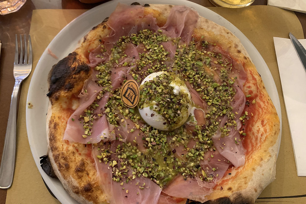 Il Portico di San Donato, a Bologna il tempio della pizza