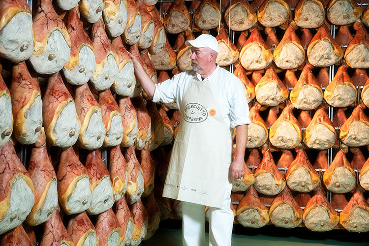 Controllo qualità (Il Prosciutto di Carpegna Dop punta su una nuova comunicazione) Controllo qualità (Il Prosciutto di Carpegna Dop punta su una nuova comunicazione)