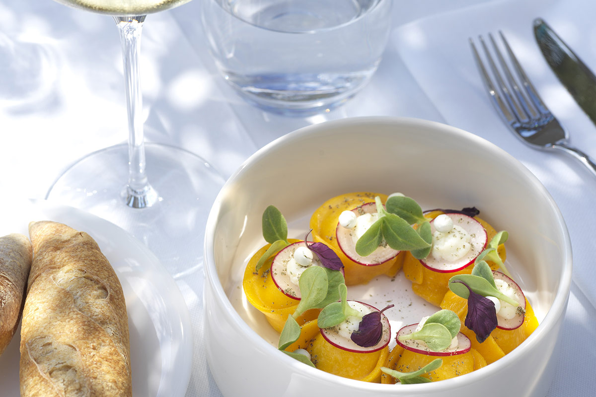 Ravioli all&rsquo;aragosta, pecorino, ravanelli e vitello Ravioli all&rsquo;aragosta, pecorino, ravanelli e vitello