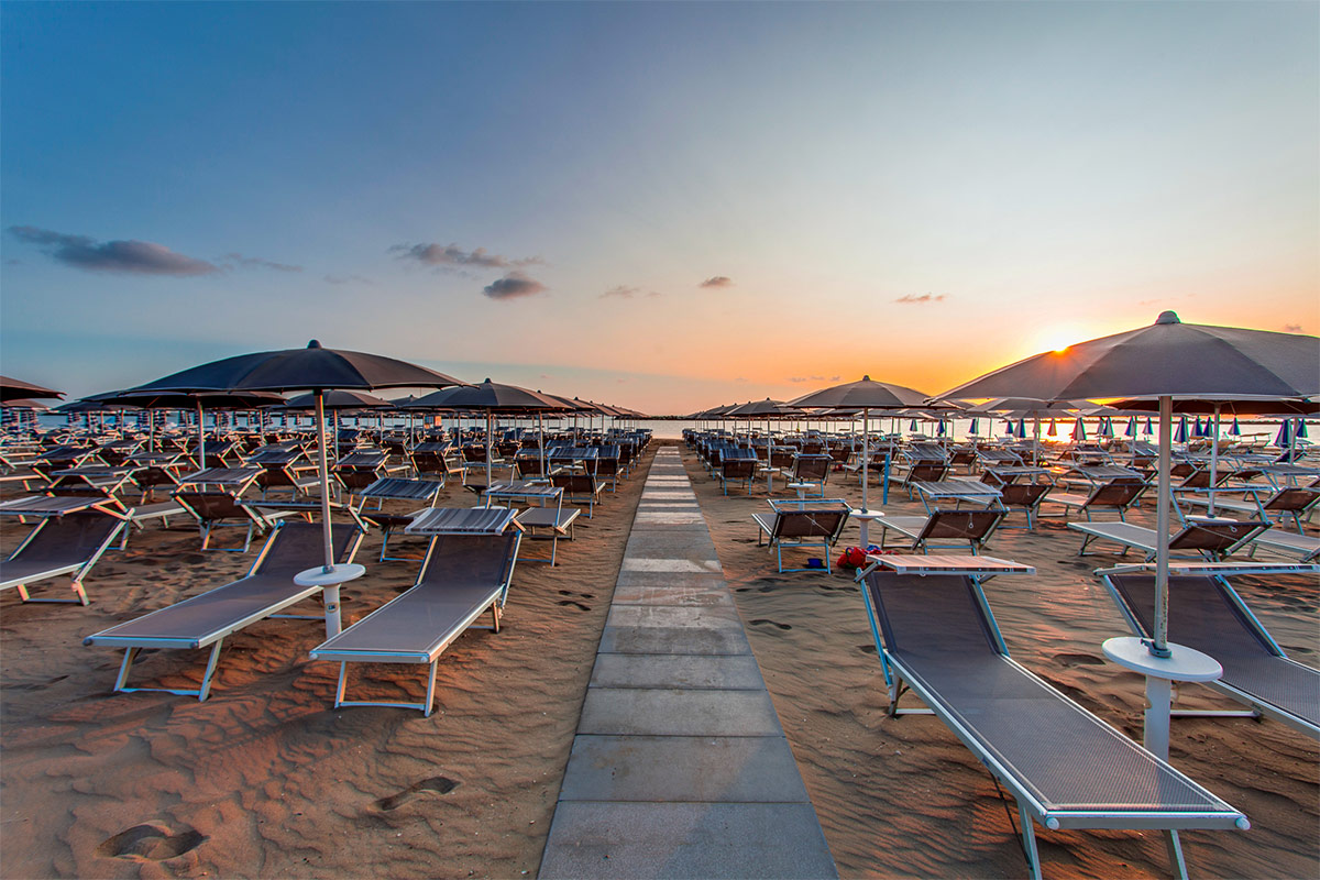 E dopo le pedalate il meritato relax nelle spiagge degli hotel Cesenatico, I Ricci Hotels la casa dei bike lovers