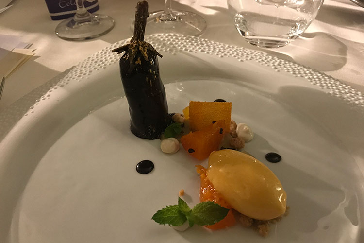 (Cena a sei mani con luna pienaIl ristorante Eolo di Amalfi stupisce)