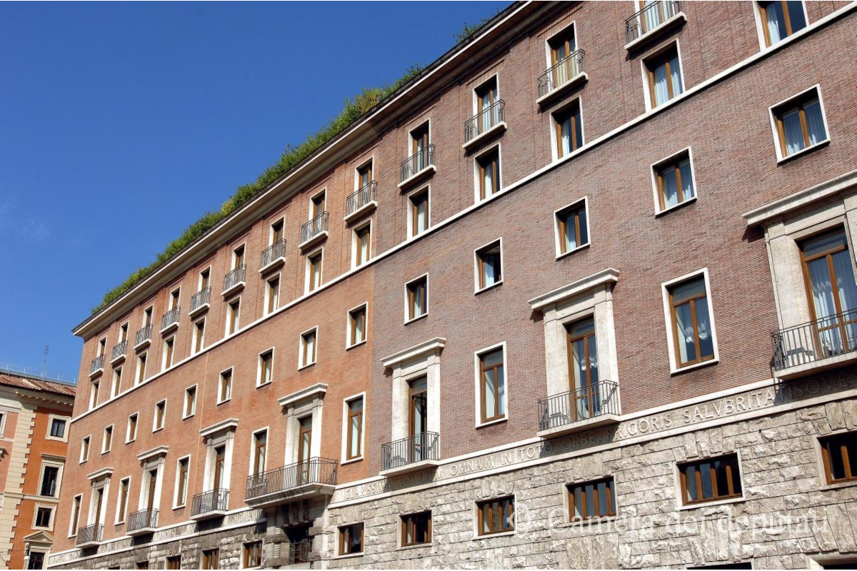 Roma Palazzo Marini (foto di Umberto Battaglia sito della Camera) Turismo di lusso, in Italia gli stranieri fanno shopping di hotel a 5 stelle