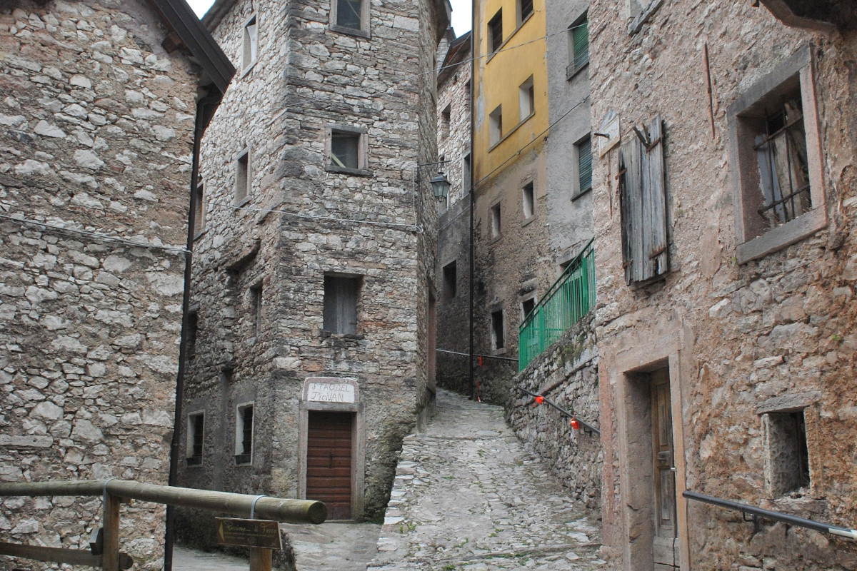 Alla scoperta dei borghi fantasma d'Italia: Craco il più popolare