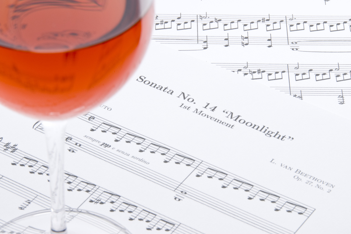 Sound Sommelier: l’arte di abbinare vino e musica per un’esperienza multisensoriale