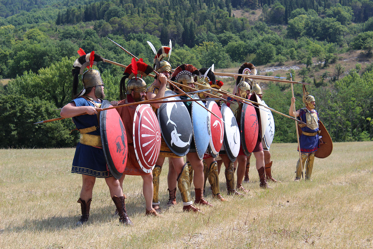 Legionari in battaglia Alla scoperta delle Alte Marche, tra cibo e cultura