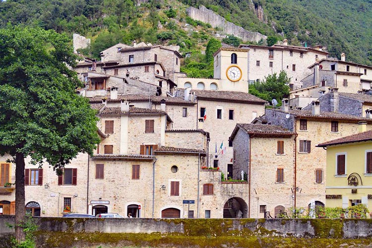 L’appuntamento Rigenerare la vita: partiamo dai borghi. Modelli di benessere sostenibile è ospitato all’Accademia del Tartufo Urbani Il rilancio dei borghi in chiave green Opportunità per donne e giovani