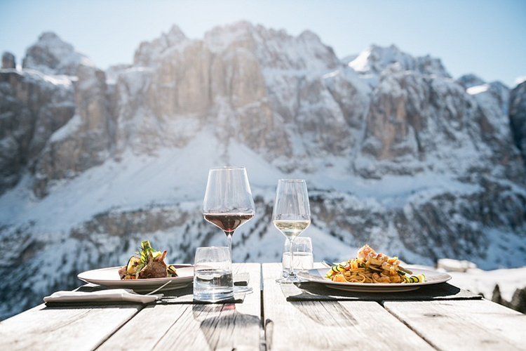 I piatti degli chef si possono degustar enei rifugi Foto: IDM-Suedtirol - Alex-Moling - Sciare con gusto in Alta Badia Tra giovani cuochi e sostenibilità