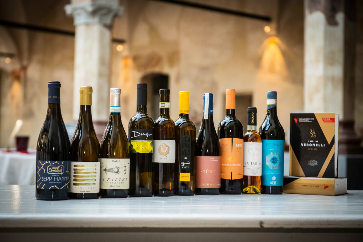 I Vini di Veronelli: ecco i 5 migliori assaggi e i 10 Sole dell’edizione 2025