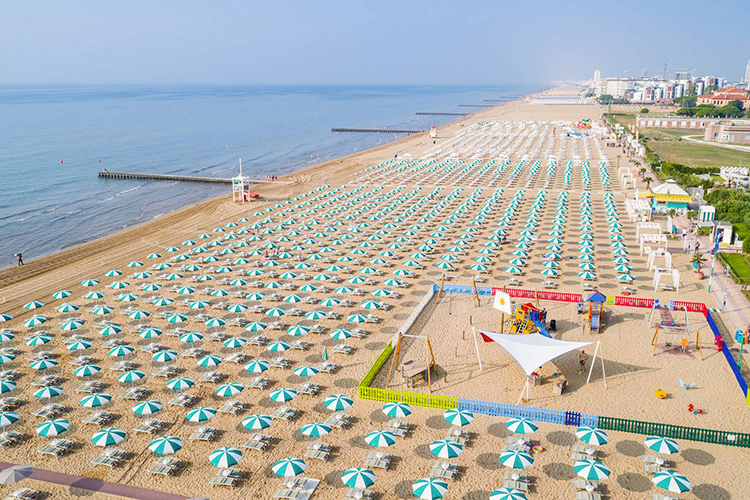 La spiaggia di Jesolo - Sempre meno spiagge libere Alassio regina degli stabilimenti