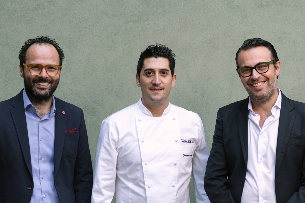 Da sinistra, Luciano Pennisi, Giovanni Santoro, Leonardo Pennisi. Foto: Stefano Butturini Shalai, boutique hotel ai piedi dell'Etna dove brilla la stella Michelin